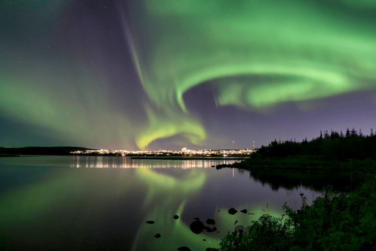 europe-iceland-reykjavik-nothern-light-over-city-skyline