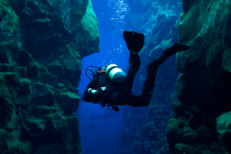 europe-iceland-snorkling-diving-silfra