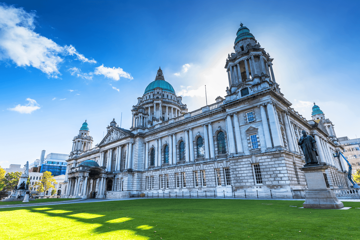 Combineer je stedentrip Belfast met het mooiste van de Noord-Ierse natuur