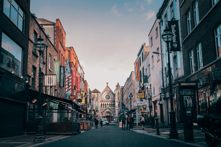 europe-ireland-dublin-street-evening