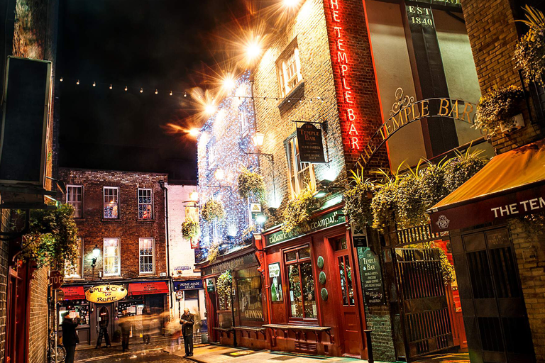 europe-ireland-dublin-street-festival-TB