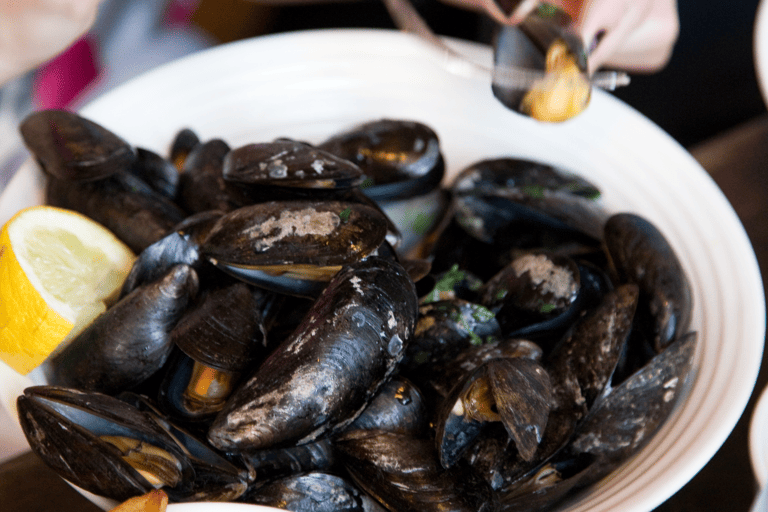 europe-ireland-dublin-windingstairsrestaurant-mussels