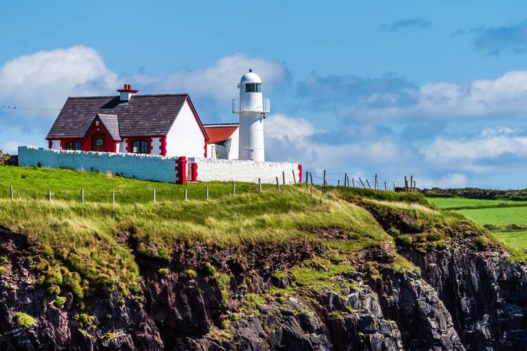 europe-ireland-wild-atlantic-way-beach-house