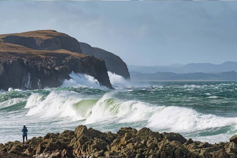 europe-ireland-wild-atlantic-way-ocean-surf