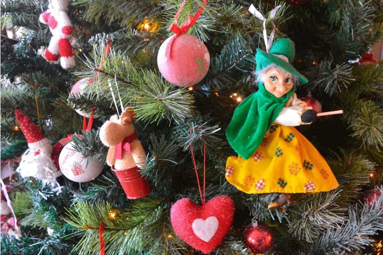 europe-italy-le-befana-ornament