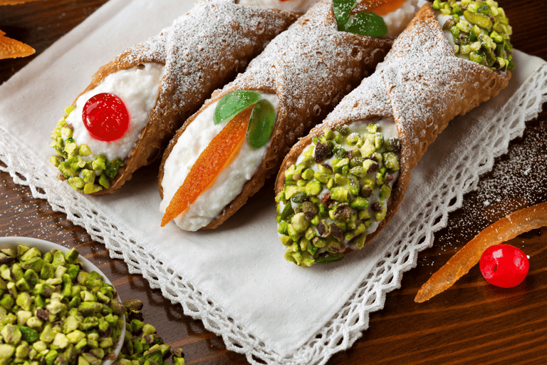 europe-italy-sicily-cannolis-pastry