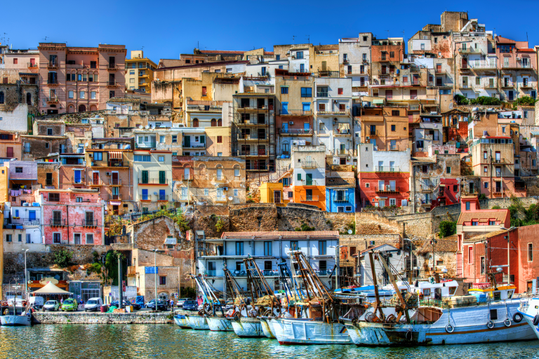 europe-italy-sicily-sciacca-village