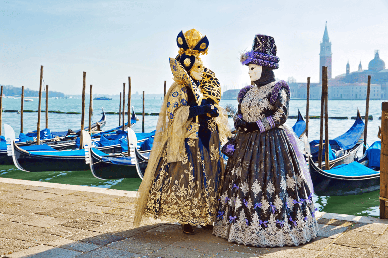europe-italy-venice-carnival-dressed-up