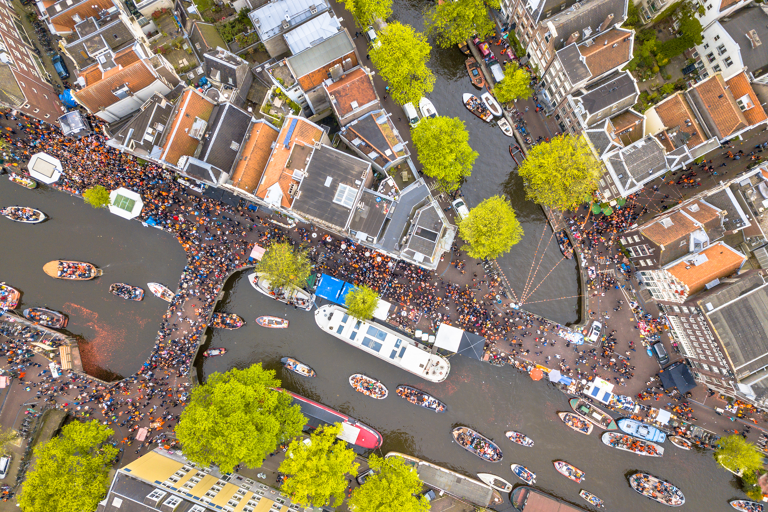 europe-netherlands-amsterdam-kings-day-canals