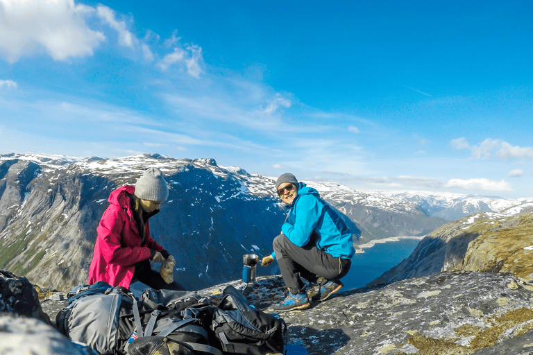 europe-norway-travelers-in-mountains