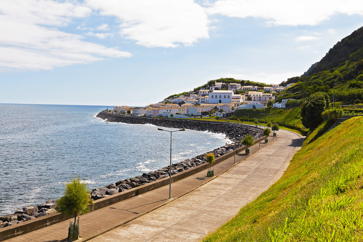 Discover the Azores by car for 10 days