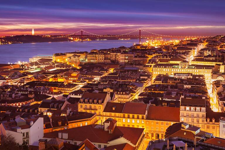 europe-portugal-lisbon-by-night-view