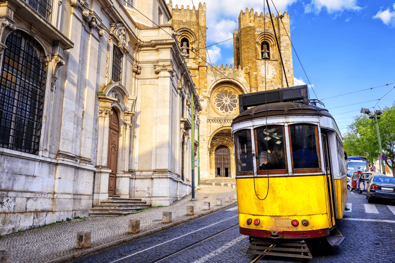 europe-portugal-lissabon-yellow-tram