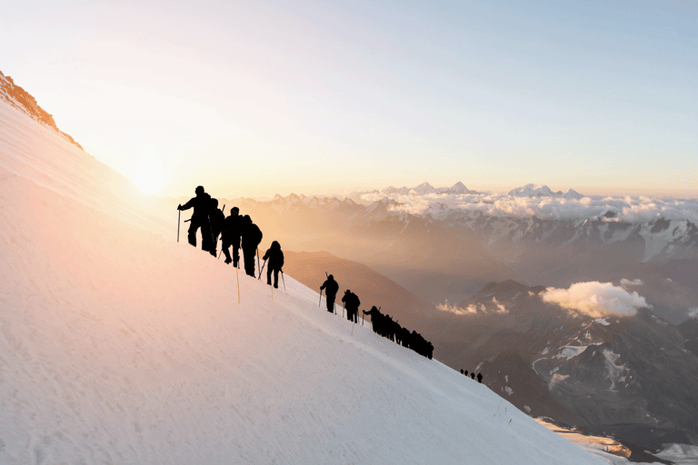europe-russia-climbers-dawn-mount-elbrus