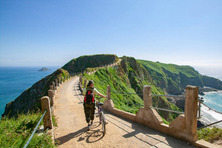 europe-sark-channel-island-bike