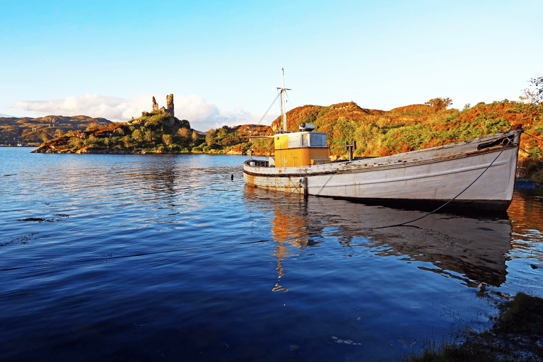 europe-scotland-skye-lake-boat