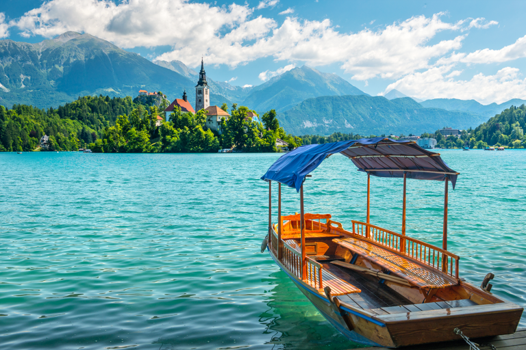 europe-slovenia-lake-bled-pletna