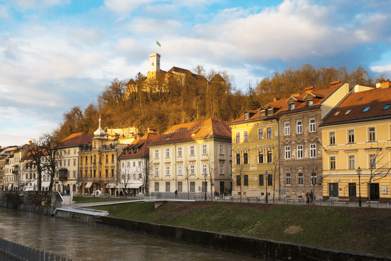 europe-slovenia-ljubljana-castle-clouds