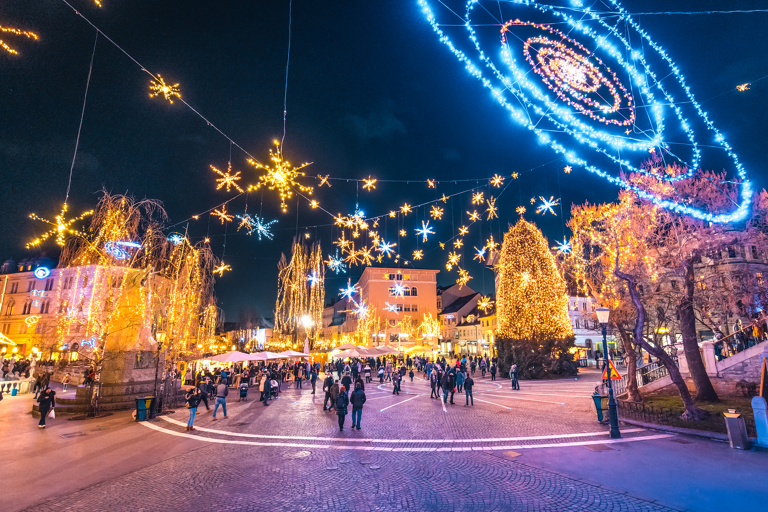 europe-slovenia-ljubljana-christmas-night-lights
