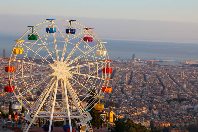 europe-spain-barcelona-ferris-wheel