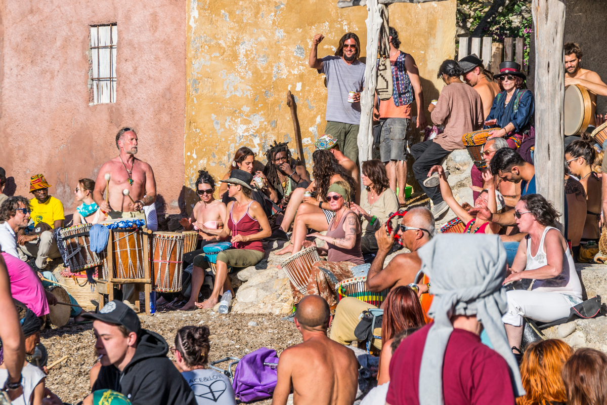 Met deze tips beleef je Ibiza als een echte hippie