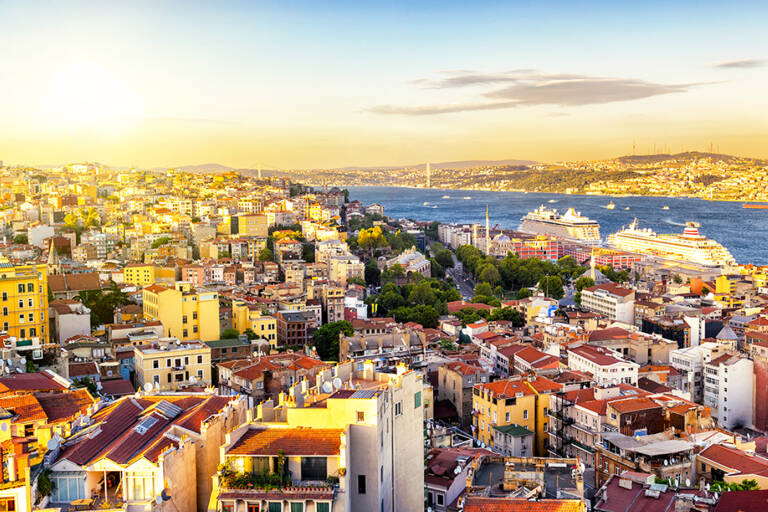 europe-turkey-istanbul-bosporus-river