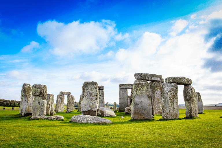 europe-united-kingdom-stonehenge-blue-sky