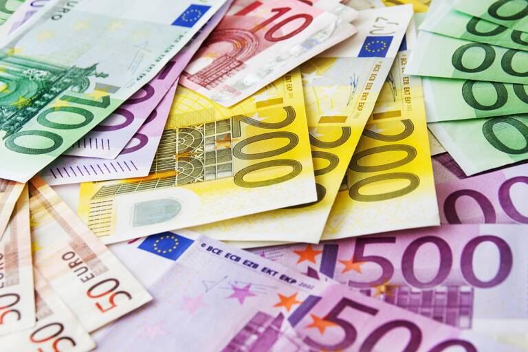 euros-scattered-all-over