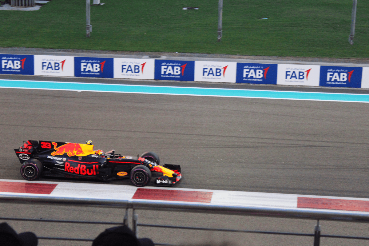 Prijswinnaars Bo en Gijs nemen je mee naar Formule 1 in Abu Dhabi