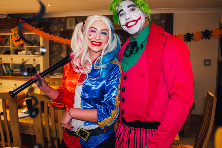 general-couple-harley-quinn-joker-costumes-at-halloween-party