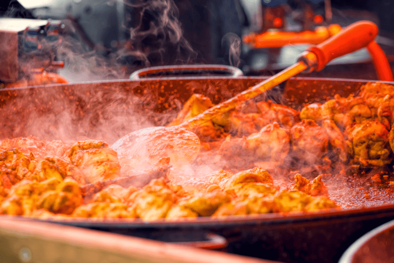 general-food-curry-red-in-large-pan