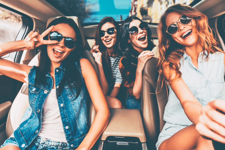 general-friends-in-car-happy