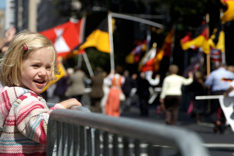 general-girl-watching-thanksgiving-parade