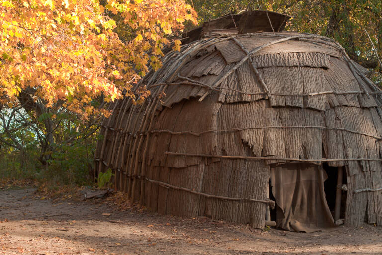 general-native-american-wampanoag-lodge