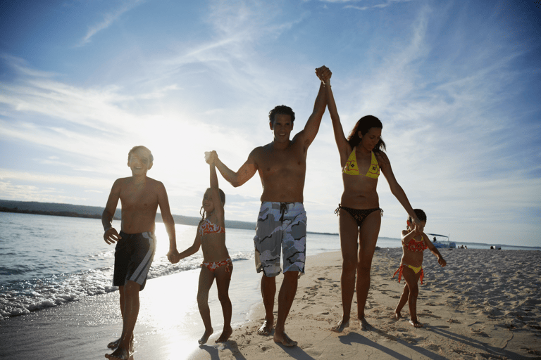 general-travel-family-on-beach