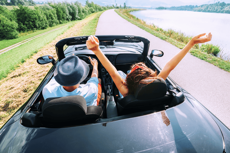 general-travel-weekend-couple-car-without-mountains