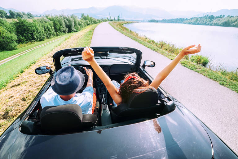 general-travel-weekend-couple-car
