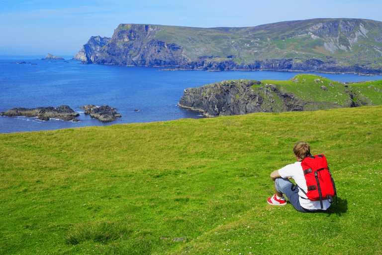 general-traveler-ireland-coast-fields-cliffs