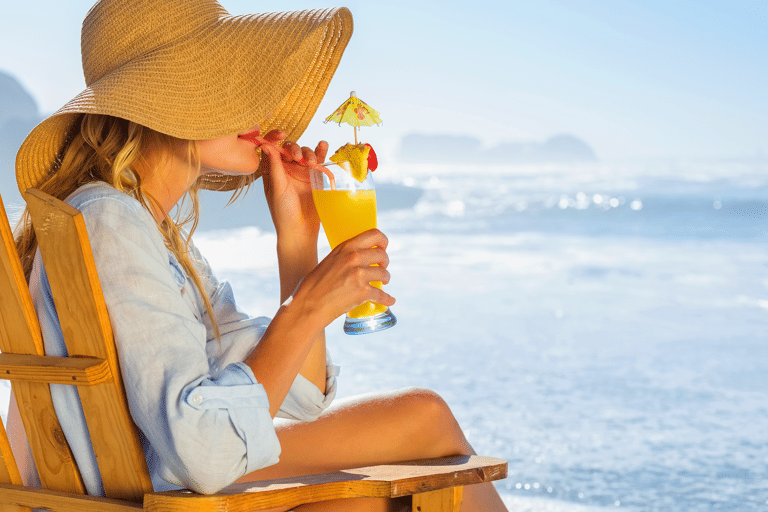general-traveler-vacation-beach-cocktail