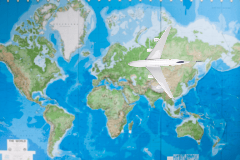 general-worldmap-airplane