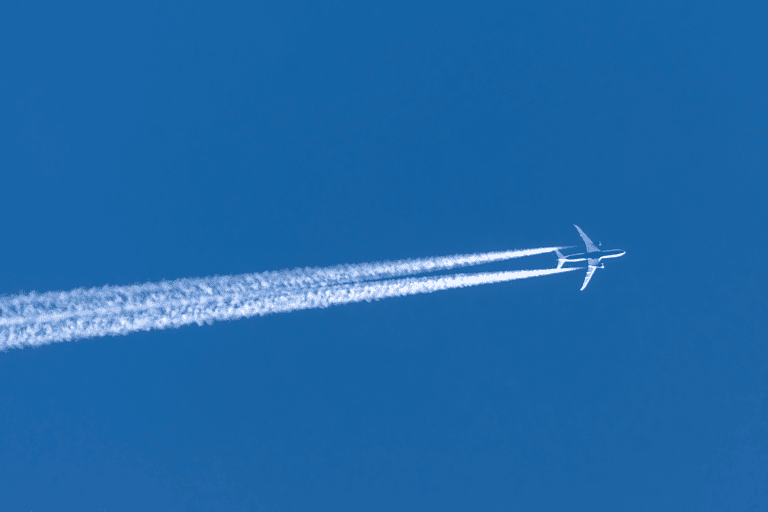 generic-airplane-blue-sky-contrail