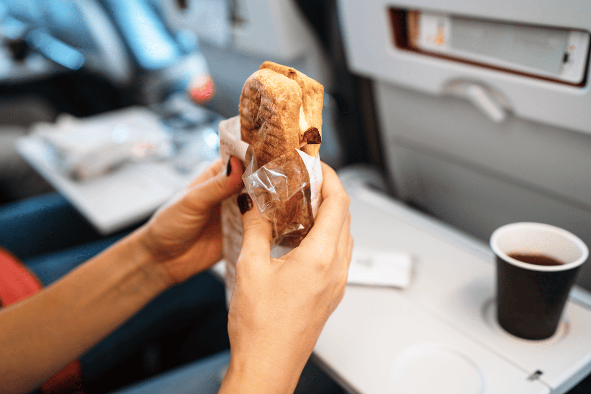 Puis-je Emporter Ma Propre Nourriture Dans l’Avion ?