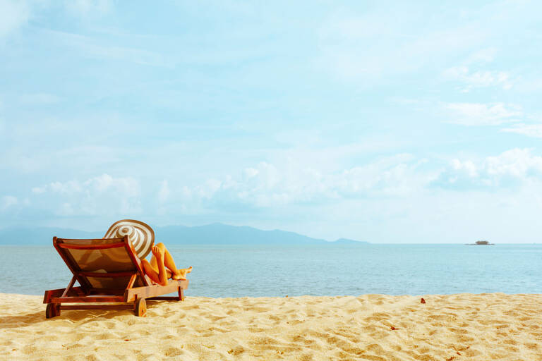 generic-beach-sun-bathing-hat-chair-sea-ocean
