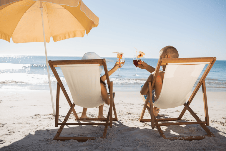 generic-beach-vacation-couple-cocktail