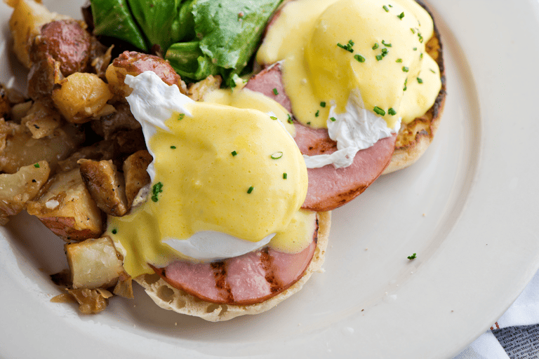 generic-brunch-eggs-benedict