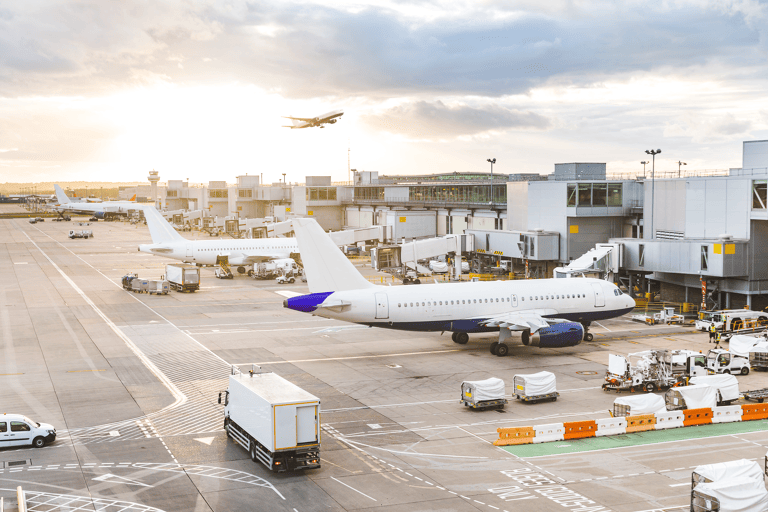 generic-busy-airport-airplanes