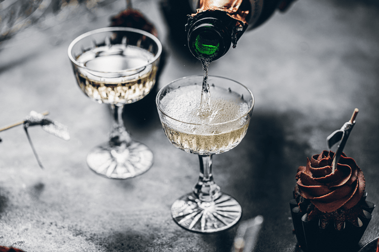 generic-champagne-drinks-party-nye-new-year-celebration