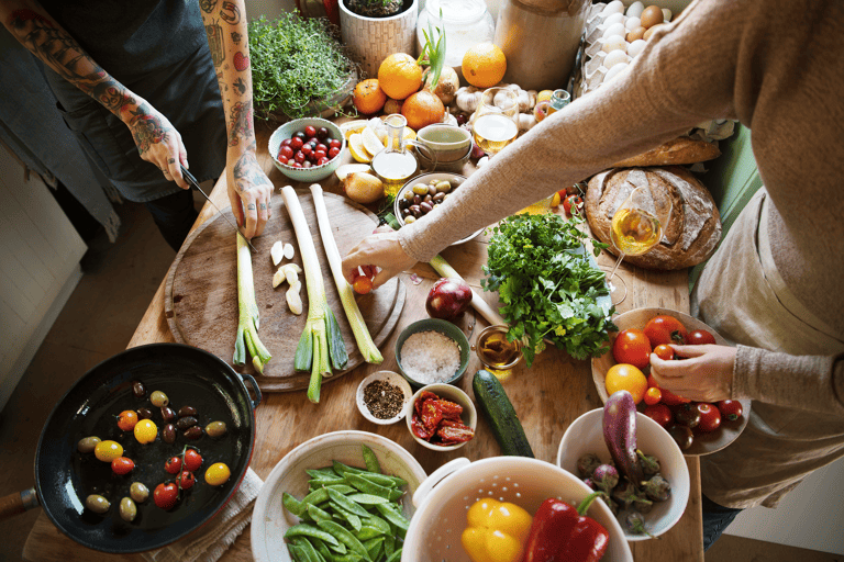generic-people-cooking