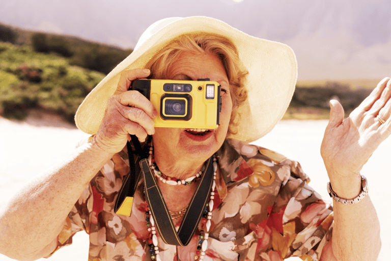 generic-tourist-picture-camera