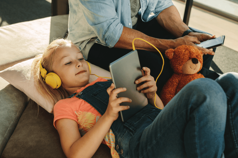 generic-travelling-with-kids-airport-tablet